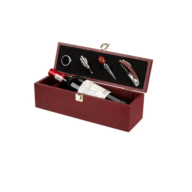 Conjunto de vinho de madeira avermelhado